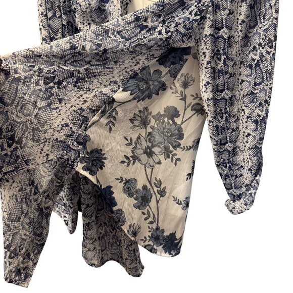 Westport blouse Sz 1X Blue/White Floral Snake Print Button-Up Shirt With Inner T - Picture 7 of 12